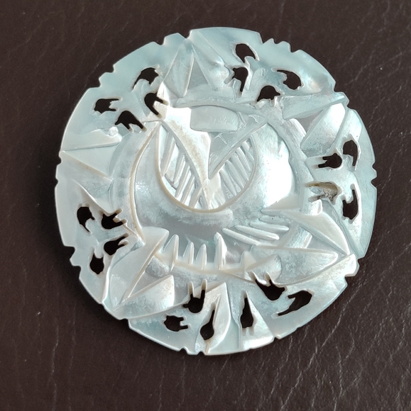Vintage Bethlehem Star Hand Carved Mother of Pearl Pin - Picture 9 of 10